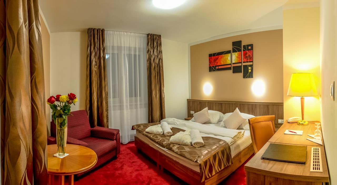 Wellness Hotel Hluboky Dvur Hrubá Voda Extérieur photo